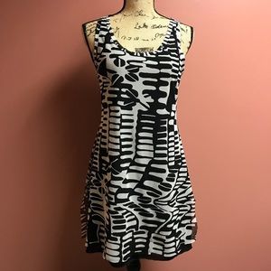 SHAN Black & White Stretchy Resort Wear Dress